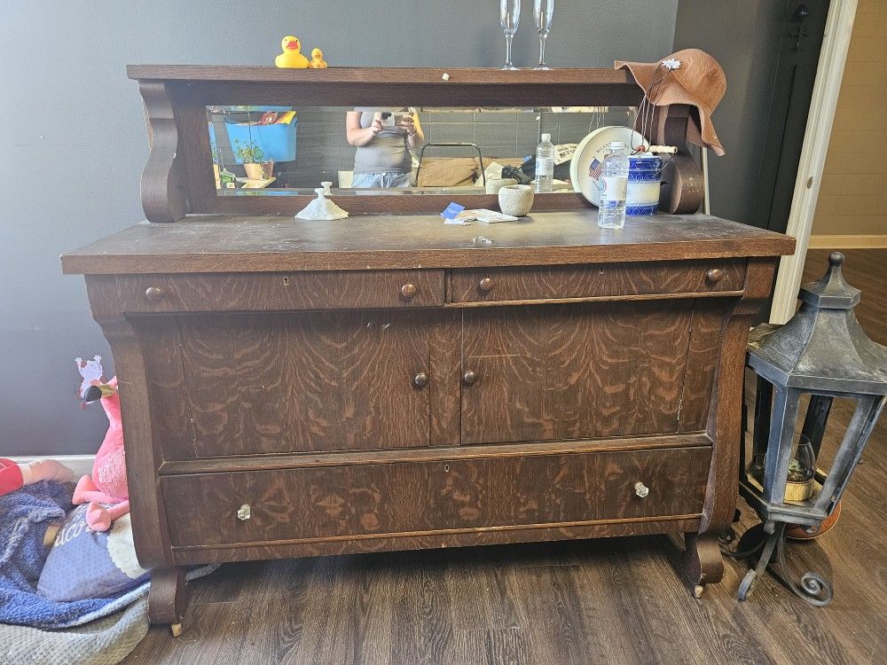 1800s Tigeroak Buffet