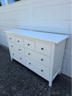 ikea glossy hemnes 8 drawer dresser (DELIVERY AVAILABLE)