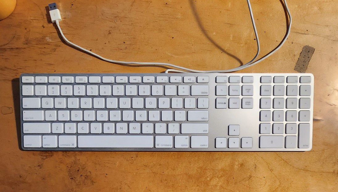 Apple Ultra slim USB Wired
Keyboard 