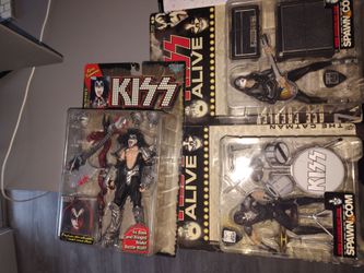 3 Kiss collectables series figures