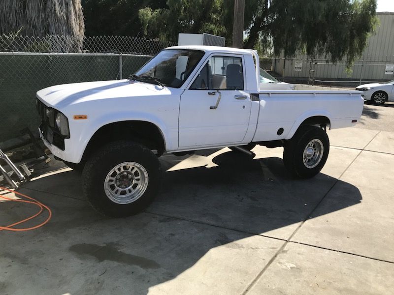 81 Toyota truck 4x4 22r crower cam . 5 speed