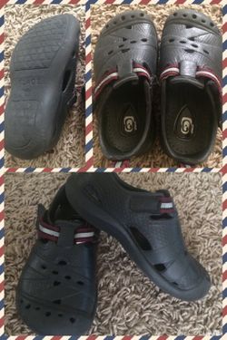 Children's Place slip on rubber clogs- size 7(290/hwy6)