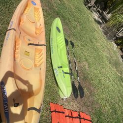 2 kayaks, 2  double sided adjustable seats paddles, 3 basic life jackets (Everything listed is included with the price, all sold together)