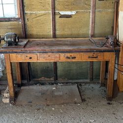 Work table with grinder and vice