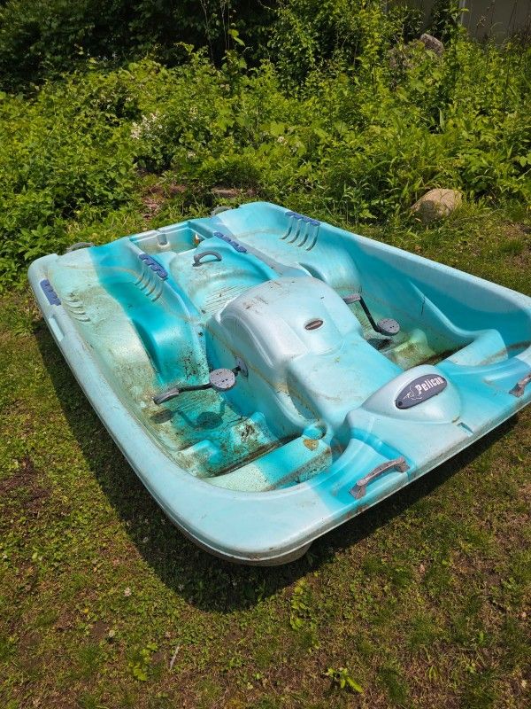 Pelican Boat