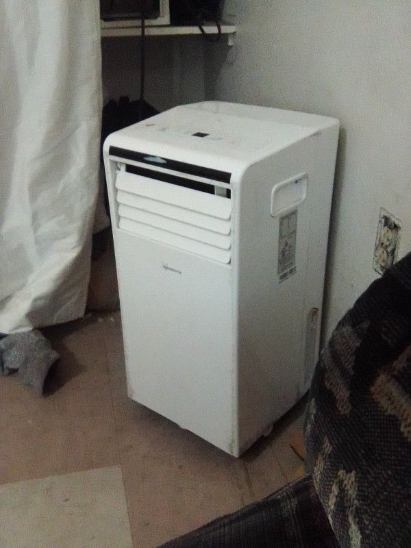 Seasons Air Conditioner Used Only 80$