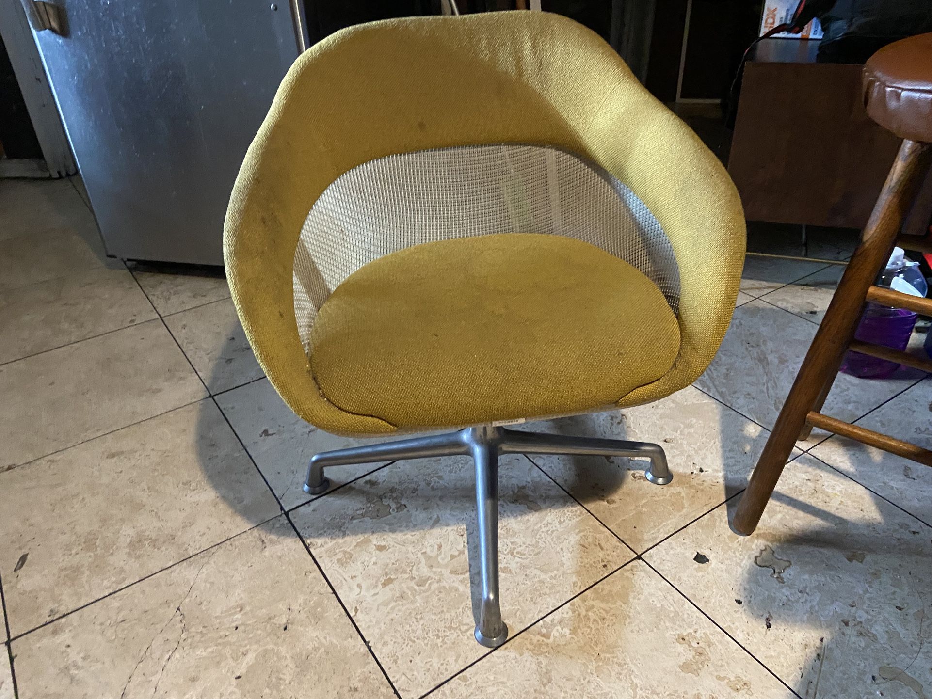 Free Lounging Chair