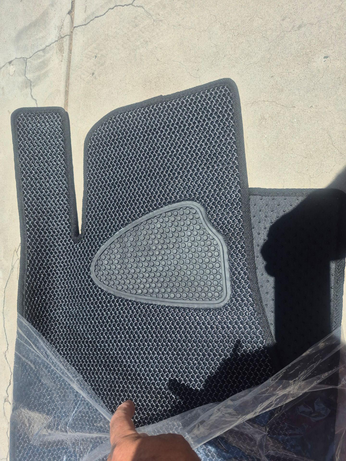 New in box Tesla 3 or Y floor mat set