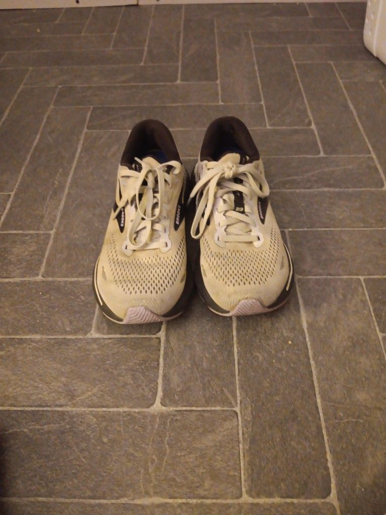 Running Brooks.