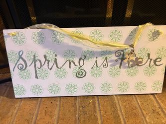CUTE SPRING IS HERE WOODEN SIGN PLAQUE WITH PRETTY BOW FOR HANGING