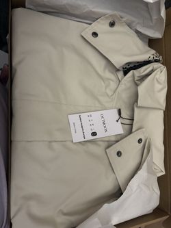 New in box Women’s Octmoon XL raincoat  PUO near Cedar and Shepherd
