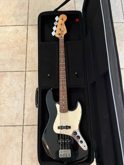 Fender MIM Jazz Bass (Mint) w/ Roadrunner Hardshell Bass Case