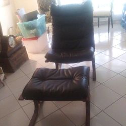 BENCHMASTER CHAIR & OTTOMAN