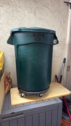 Trash can