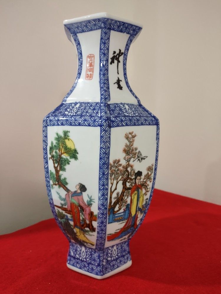 12" Vtg China Famille Rose Porcelain Four Beauties Palace Bottle Vase; Signed; blue stamp; 3.08 lb.