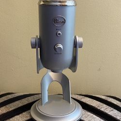 Blue Yeti USB Microphone Platinum Recording & Streaming