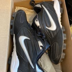 Women’s Nike Keystone Low Black And White Cleats Size 5