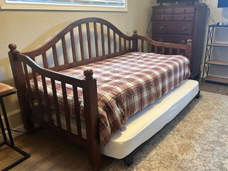 Walnut Trundle Daybed