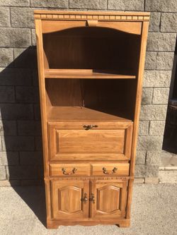 Broyhill bookshelf/desk/storage cabinet