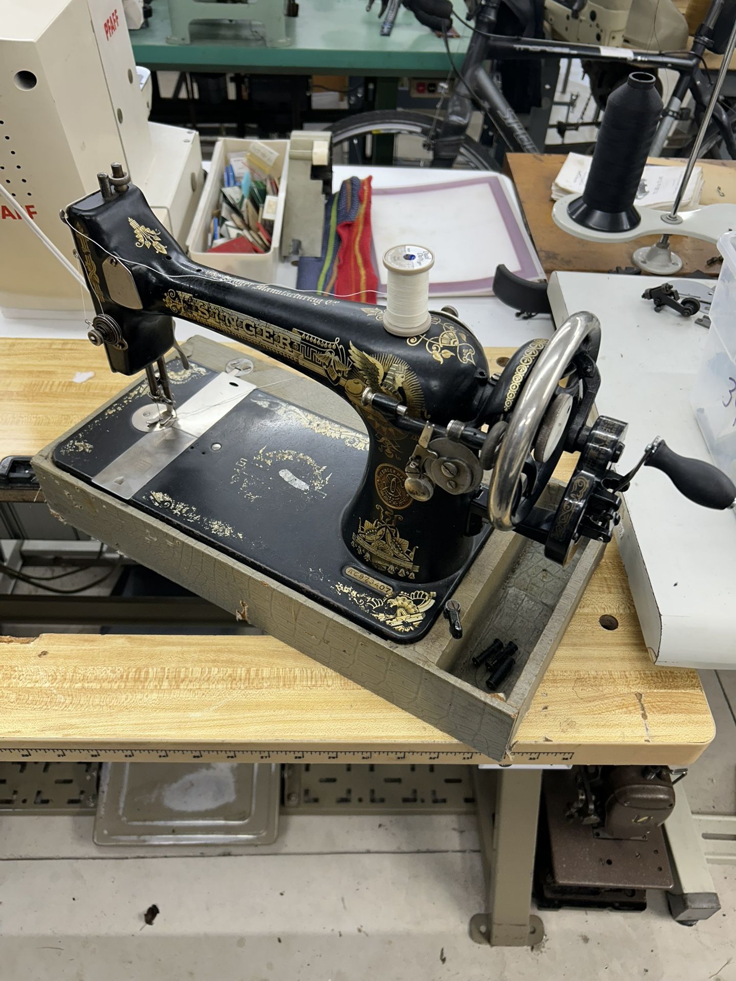 Hand Crank Sewing Machine Singer 127