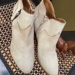 ZODIAC ANKLE BOOTS SIZE 10M