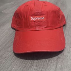 Supreme Small Box Coated Linen 6-Panel. Color 'Red'. 