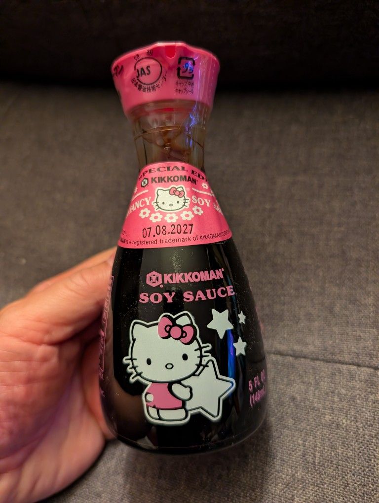sanrio hello Kitty kikkoman soy sauce kikoman limited edition dispenser