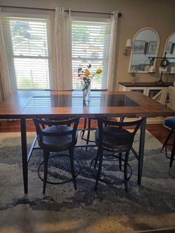 Kitchen table with 6 chairs