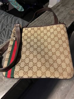Vintage cross shoulder Gucci bag