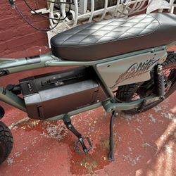 Lyric Graffiti X E-Bike – 7200W Rear Motor – 60V – 50MPH – Like New – FREE Helmet + Phone Holder