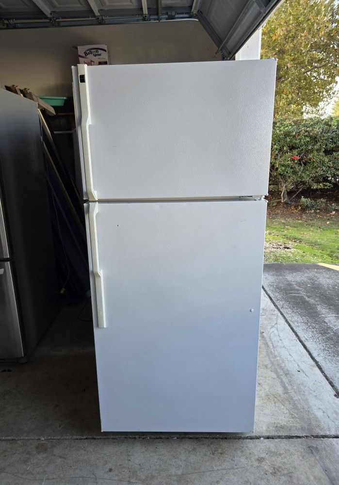 GE 15.8 Cu. Ft. Top-Freezer Refrigerator