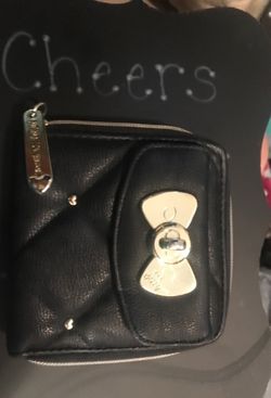 Besty Johnson wallet