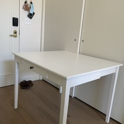 Desk/Table 