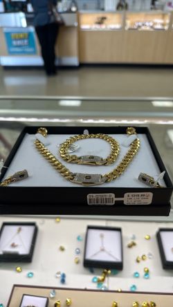 Necklace, bracelet and earrings set