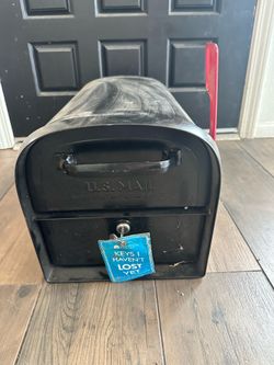 Locking mail box