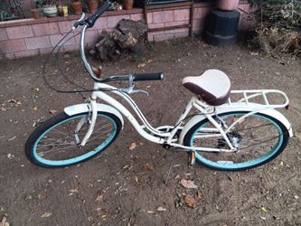 Women's 26 Inch 7 Speed Schwinn Fairhaven Beach Cruiser Has To Go ASAP!.