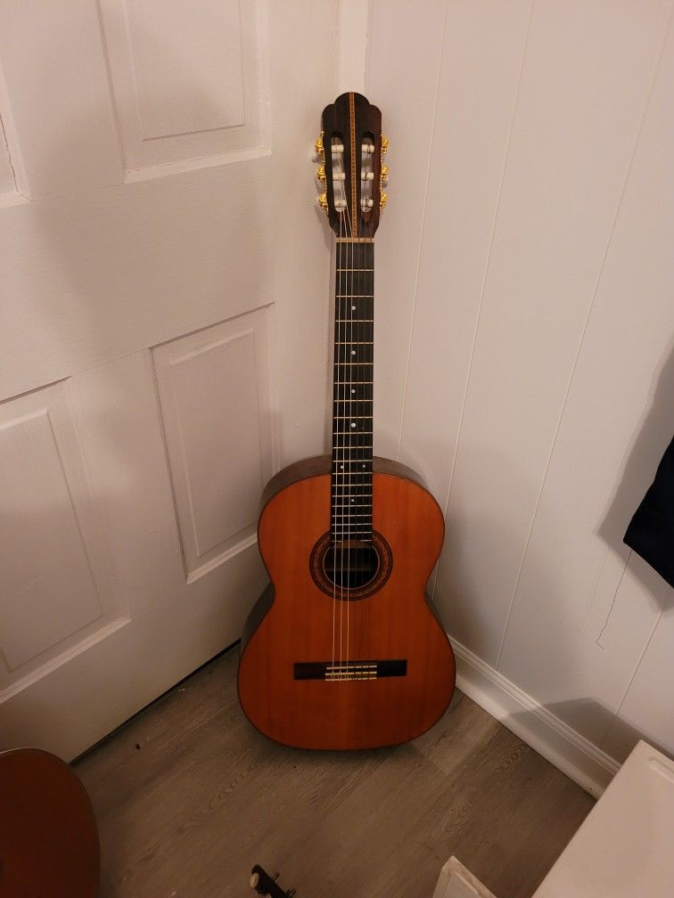 Suzuki Model 80 Classical Guitar