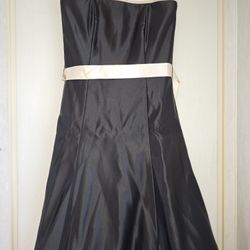 Junior's Strapless Dress