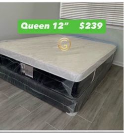 Brand New Queen Plush Pillow Top Set