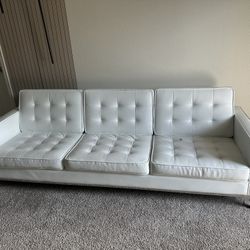 Used. Se Vende Sofá (faux Leather)