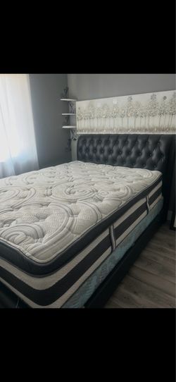 Queen size bed set