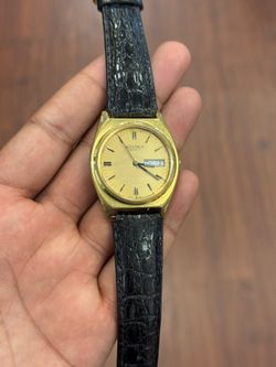 Bulova Accutron vintageSwiss Quartz Watch  Men Gold Tone  Day Date leather strap