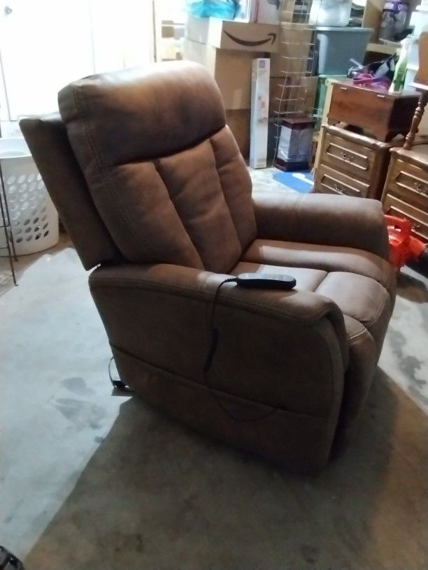 Moto Lift Reclining Chair with Heat 