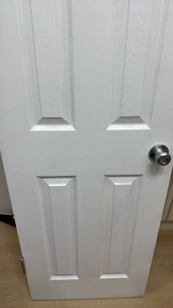 24” Door with doorknob and hinges