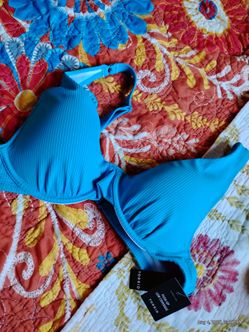 NWT BIKINI TOP BRIGHT TEAL