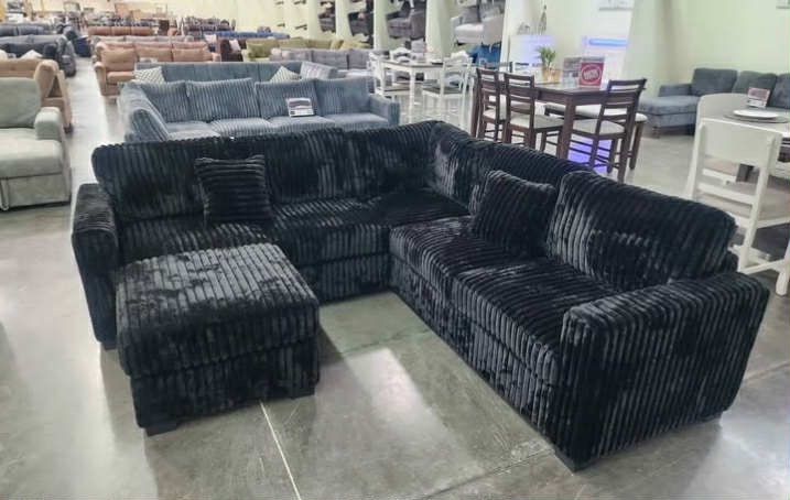 New Sectional Couch with Ottoman! Free Delivery 🚚! 