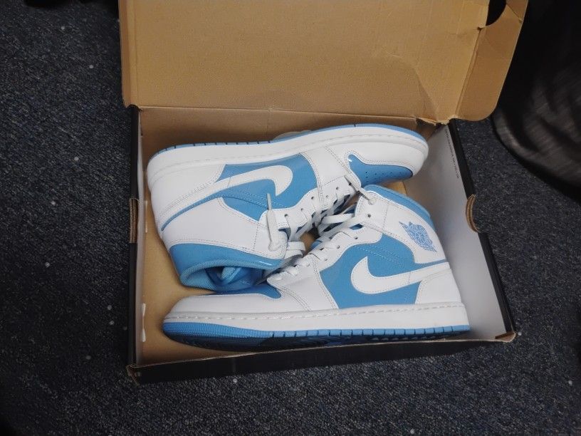 Jordans Size 11/ Blue And White
