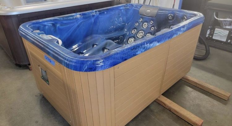 Clearwater Hot Tub – Including DELIVERY & WARRANTY