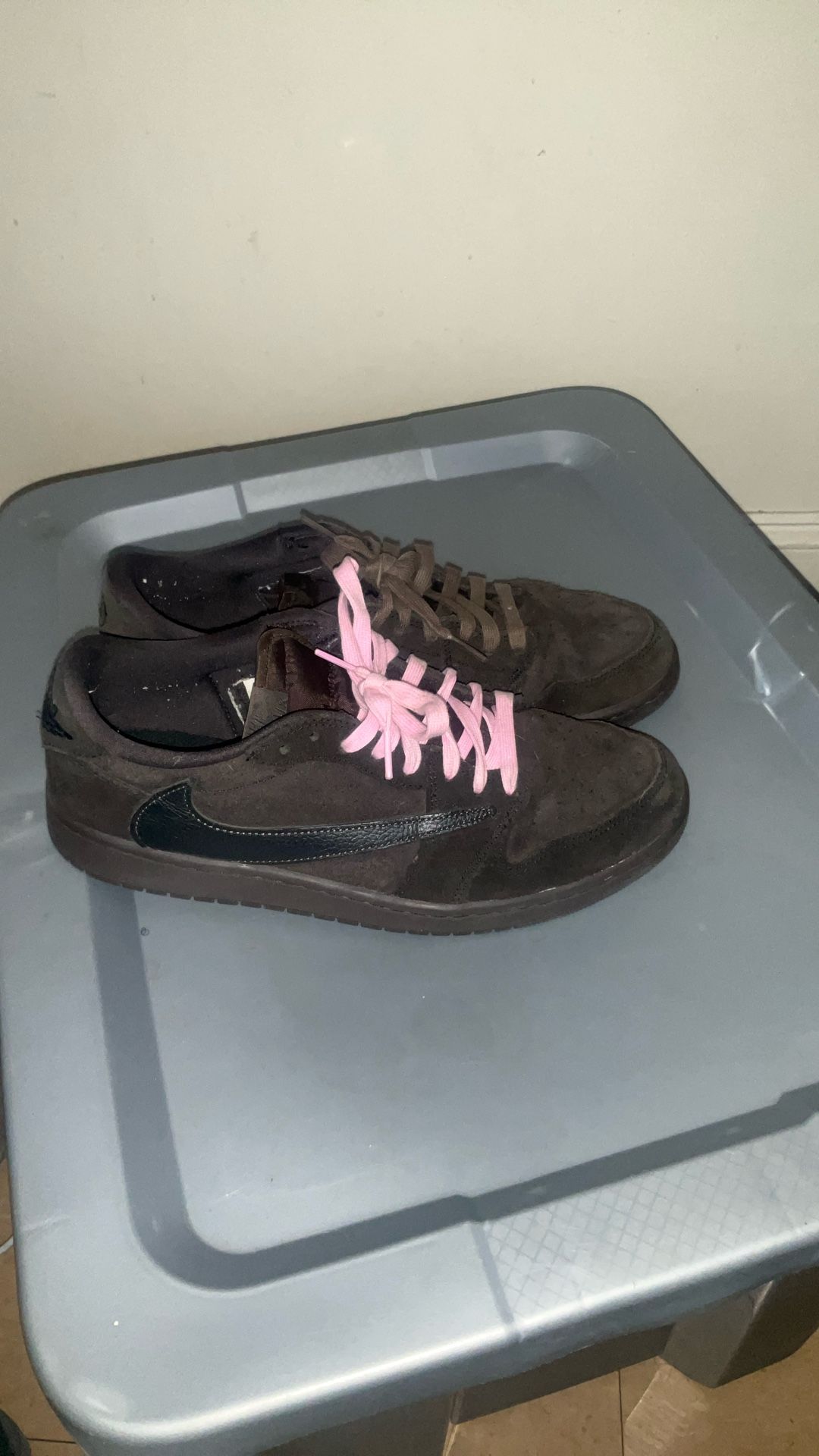 Jordan X Travis Scott 