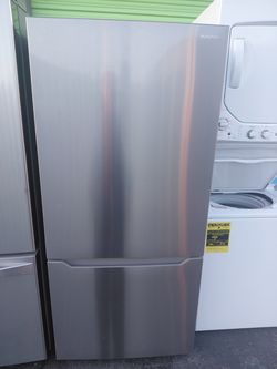 32-inch wide flagship brand refrigerator, brand new, open box
